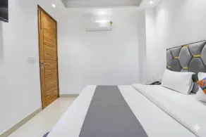 hotel aiims 20 four 7 - Quarto