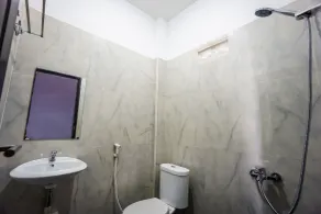 OYO 1680 Hanna Residence - Bathroom