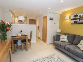 Pennington - Interior
