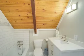 Wooded Retreat w/ Decks & Views in Beech Mountain! - Parte interna