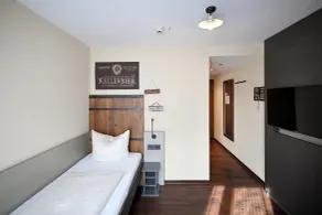 Brauerei Gasthaus Lohhof im Münchner Norden, direkt an der S1, nähe vom Flughafen, Zentrum, A92, Allianz Arena, Ruderregatta und Schießanlage G- Hochbrück entfernt, Internationale Küche - Room