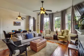 1 Mi to Scad! Historic Savannah Haven w/ Patio - Interiör