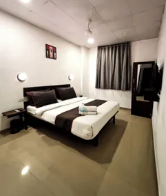 Hotel Gokul Solitaire - Surat - Chambre
