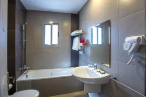 Loumage S Suites and Spa - Bathroom