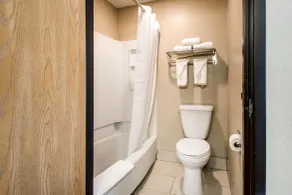 Quality Inn Madison West Near University Area - Salle de bain