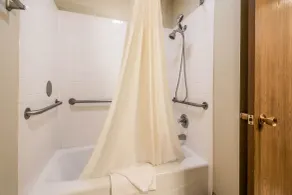 Quality Inn & Suites Decorah - Badeværelse