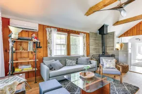 All-Season Vernon Township Lake House Retreat! - Intérieur