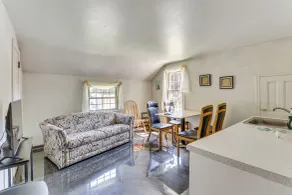 1 Mi to Dtwn Salem: Apt w/ Garage Access! - Interiør