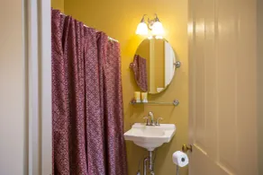 Hollinger House - Bathroom
