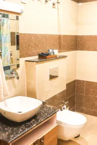 Hotel Royal Palm Dehradun - Bathroom
