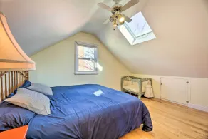 Family Home near NY Beach - Private Workspace - Room