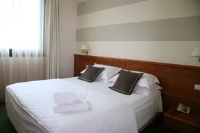 Phi Hotel Emilia - Room