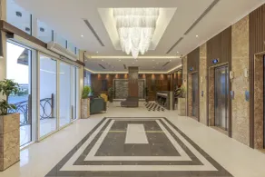 The Seasons Hotel - Rezeption