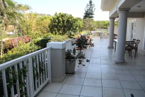 Seaview Manor Exquisite Bed & Breakfast - Terrace/patio