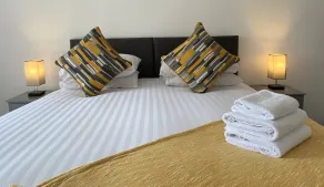 Eden Escapes Serviced Apartments - Chambre