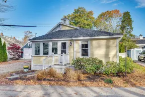 < 1 Mi to Beach! Kennebunk Cottage w/ Yard - Innvendig