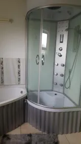 Room in House - Patzerella's Cozy Nest - Baño