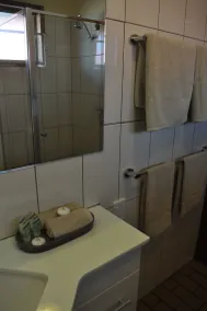 AAt 28 Goldsmith Motel - Bathroom