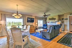 Nautical Lubec Cottage w/ Fire Pit & Grill! - Innvendig