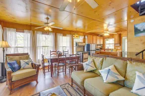 Lakefront Delta Cabin Rental w/ Boat Dock + Deck! - Innenbereich
