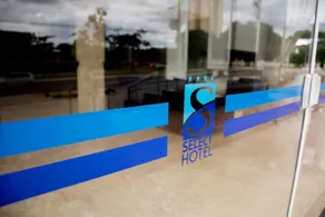 Select Hotel - Piscina