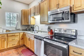 Waterfront Retreat w/ Fishing Dock in Pensacola - Innenbereich