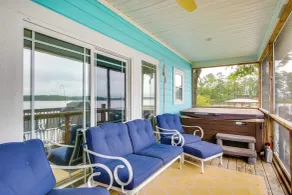 Lakefront Home w/ Hot Tub & Dock in Cross Hill! - Interiør
