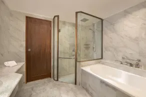 Le Meridien Jakarta - Bathroom