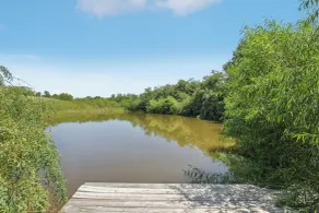 Fishing Pond & Treehouse: Tranquil Maysville Cabin - Innvendig