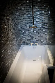 Boutique By Browns - Bathroom