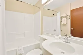 Microtel Inn & Suites by Wyndham Bryson City - Salle de bain