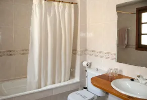 San Marsial Benasque Apart Hotel - Bathroom