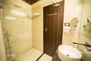 Hotel Prince Viraj - Bathroom