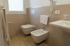 Landlord - Bathroom