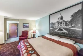 Super 8 by Wyndham Luverne - Room
