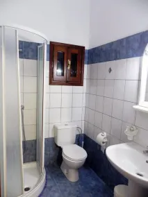 Studios by Climbing House - Bathroom