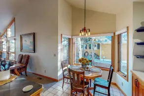 Work & Play! Spacious Lake-View Home in Greeley - Interiør