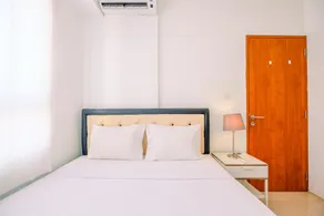 Comfort and Homey 2BR at Titanium Square Apartment By Travelio - Værelse