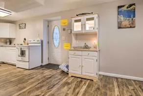 Bel Air Apartment w/ Pool ~ 2 Mi to Main St - Interiör
