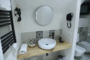 Locus Pendinelli Trani - Bathroom