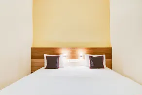 Capital O Pusat Kota Pekanbaru Near Mall Living World Formerly Radja Homestay - Room