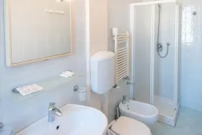 Nuova Aurora - Bathroom