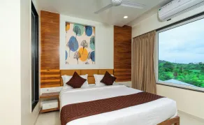 Hotel Kesarinandan Parkway - Room