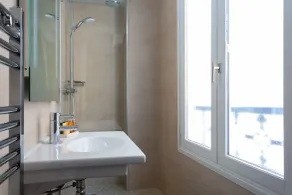 Logis Hôtel 15 Montparnasse - Bathroom