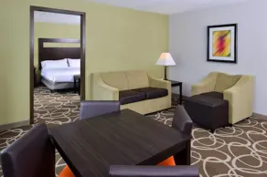 Elimwood Hotel, a Ramada by Wyndham - Chambre