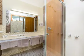 Allara Motor Lodge - Bathroom