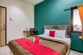 RedDoorz Syariah near Airlangga University Campus B - Room