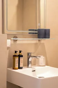 Newly renovated Boutique Hotel Vier Jahreszeiten in the heart of Salzburg - Bathroom