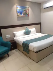 Aagaaz - Room