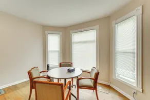 < 1 Mi to Main St: Quiet Apartment in Galesburg! - Intérieur
